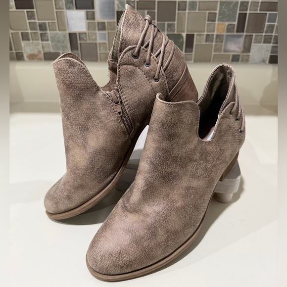 Very G Shoes - Very G Textured Brown Ankle Booties